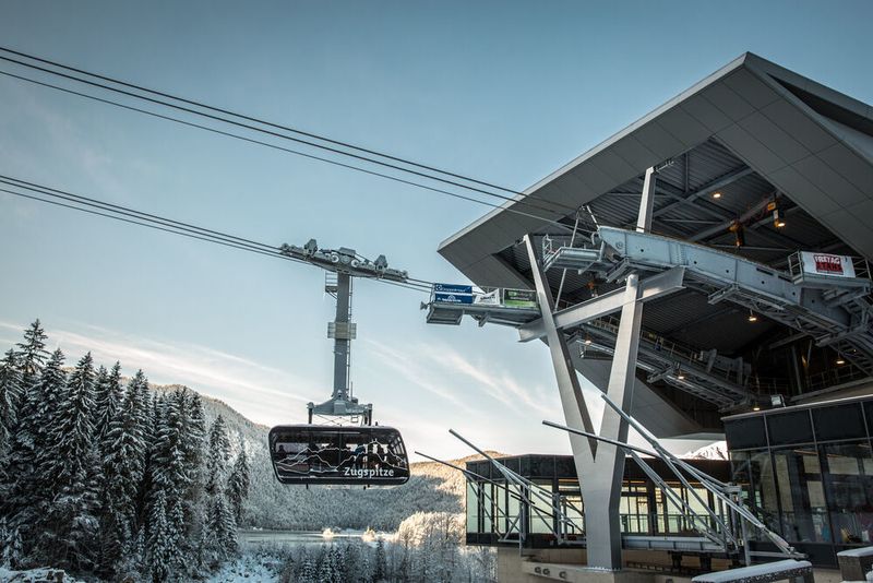 Nach drei Jahren Planungs- und drei Jahren Bauzeit wurde am 21.12.2017 die neue Zugspitzbahn eröffnet. (Bayerische Zugspitzbahn Bergbahn AG)