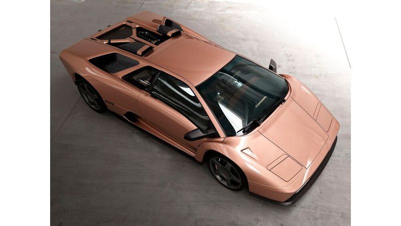 Das Fahrwerk basiert auf einer Doppelquerlenker-Architektur mit halbaktiven Tractive-Stoßdämpfern, die sich in fünf Stufen an unterschiedliche Fahrbedingungen anpassen lassen.  (Bild: Eccentrica)