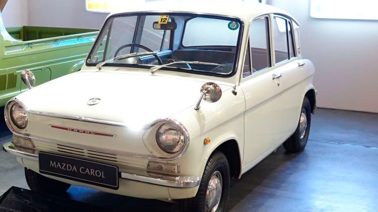 Der Carol P 360/P 600 war eine Limousine in der japanischen Kei-Car-Klasse und wurde 1962 erstmals präsentiert. Das Modell basierte auf Mazdas erstem Pkw-Modell, dem Mazda R 360, und erweiterte das Modellangebot. (Bild: Dominsky/»kfz-betrieb«)