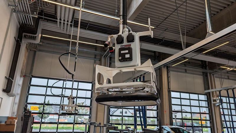 An jedem Platz gibt es Versorgungsinseln für Strom, Druckluft und Datenzugang.  (Bild: Rosenow – VCG)