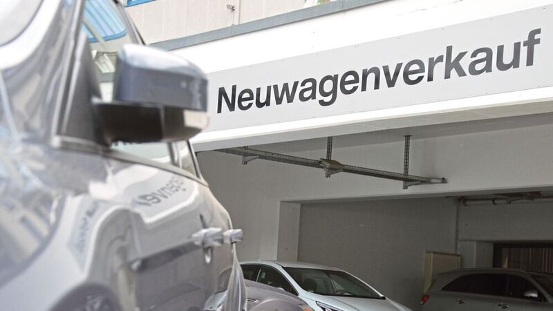 Die Neuwagen-Plattform Carwow registriert ein verändertes Nutzerverhalten bei Fahrzeugen, die innerhalb von Agenturmodellen der Hersteller vermarktet werden. 