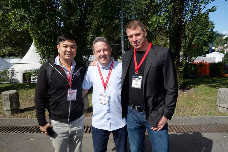 Internationales Publikum (v. l.) Jacky Qi, JPower, Nils Stallmach, Seasonic, und Michal Bohac, Bostar. (Bild: IT-BUSINESS)