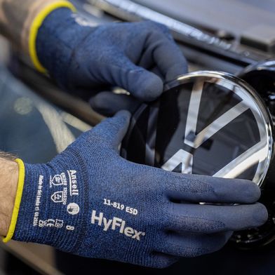 Vorstand und Aufsichtsrat von Volkswagen wollen mehr sparen, als im Tarifvertrag von 2024 vorgesehen. (Bild: Volkswagen)