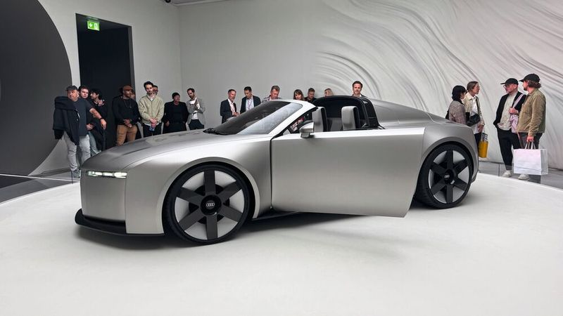 In fast schon museal anmutender Atomsphäre inszenierten die Ingolstädter den Audi Concept C. Die Anleihen beim TT sind erkennbar. (Bild: Achter – VCG)