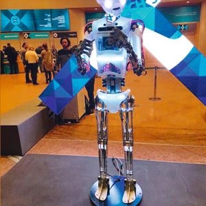 Einer der Stars des DTS war der Roboter RoboThespian, der die Teilnehmer bereits im Foyer begrüßte.