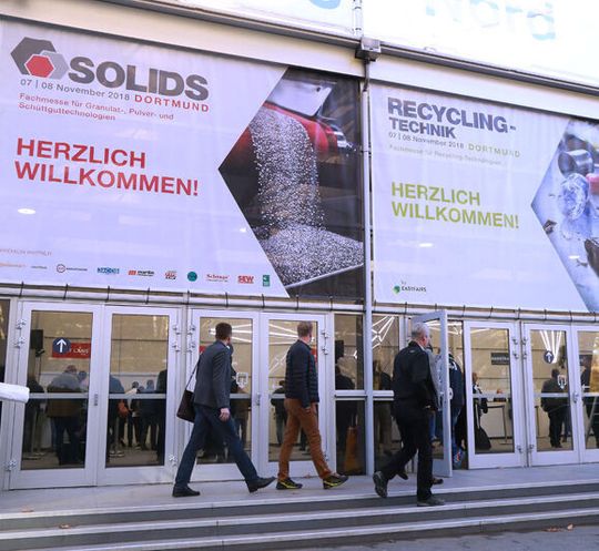 Die Solids in Dortmund bietet auch in diesem Jahr wieder die Möglichkeit zu fachlichem Austausch mit Experten. Die Solids in Dortmund bietet auch in diesem Jahr wieder die Möglichkeit zu fachlichem Austausch mit Experten.