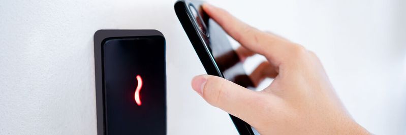 Mit dem neuen Chip von Infineon soll es möglich sein, Schlösser ohne eigene Energieversorgung per Smartphone aufzuschließen.