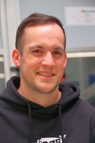 Fabian Völk, Konstrukteur Sondermaschinenbau bei Paul Rauschert Steinbach: „Gemeinsam mit den Experten von TBV Diez und von AHP Merkle haben wir alle erforderlichen Kompetenzen, um schnell, flexibel und passgenau auch auf die individuellen Bedürfnisse anderer Interessenten reagieren zu können. Wir fühlen uns in dieser Partnerschaft jedenfalls sehr gut für künftige Projekte aufgestellt.“   (Bild: Maschinenmarkt/rw)