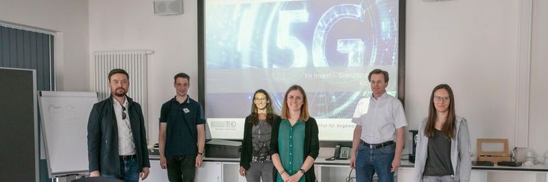 Die Teilnehmer der AFutaktveranstaltung des Projektes "Grenzland 5G" (von links): Prof. Dr. Wolfgang Dorner, Rainer Pöschl, Maja Köckeis, Christina Jegel, Prof. Dr. Wolfgang Aumer, Christina Sigl.(Bild:  Anne Weinfurtner)
