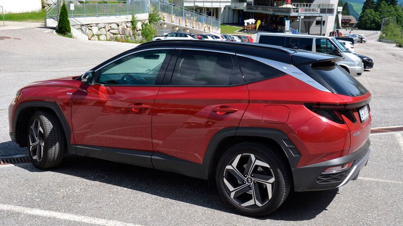 Geometrische Algorithmen sind die Basis des ausschließlich am Computer ausgeführten Gestaltungsprozesses. Die Hyundai-Designer nennen das „Parametric Dynamics“. (Bild: Michel/»kfz-betrieb«)