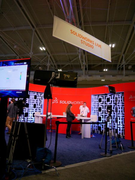 Ein „Solidworks Studio“ informierte per Web über die Konferenz. (Bild: Stefan Graf)