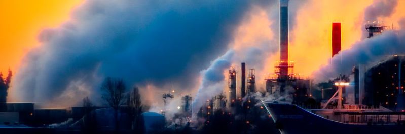 Eines der wesentlichen Ziele in der Prozessindustrie besteht darin, die Ausfallzeiten kritischer Industrieanlagen zu reduzieren. So steht und fällt in einer Raffinerie die Profitabilität mit der Verfügbarkeit des Prozesses. (Bild:   / CC0)