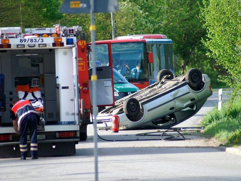 Nach einem Bericht der Weltgesundheitsorganisation (WHO) sterben jedes Jahr etwa 1,35 Millionen Menschen bei Verkehrsunfällen und weitere 20 bis 50 Millionen werden verletzt. (Erich Kasten / pixelio.de)