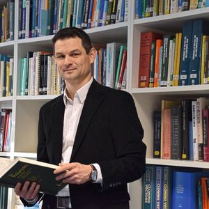 Prof. Dr. Michael Pester vom Leibniz-Institut DSMZ