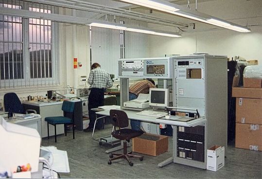 Im ersten Jahr nach der Gründung von Göpel electronic im Dezember 1992. (Bild:  Göpel electronic)