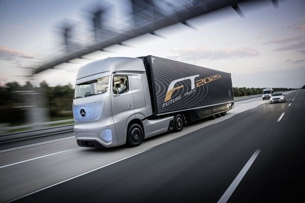 Der Mercedes-Benz Future Truck 2025: Weltpremiere der spektakulären Studie des Lkw von morgen – autonome Fahrt in eine faszinierende Zukunft (Mercedes-Benz)