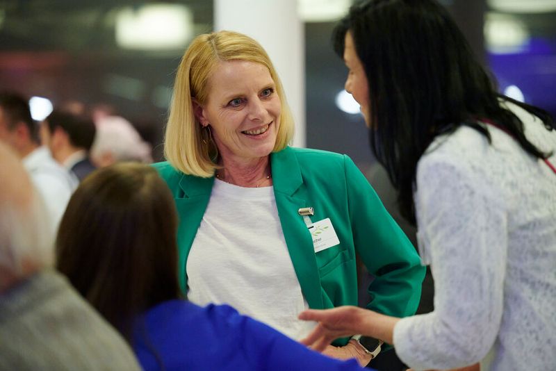 Impressionen vom ELEKTRONIKPRAXIS Frühlingsfest 2023 im Ketterer Kunst mit der Verabschiedung von Johann Wiesböck.  (Bild: © EYE AM CHRIS)