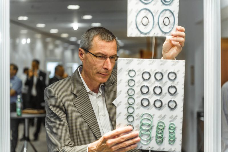 Mehr als 120 Kunden haben sich auf der Veranstaltung über Produktentwicklungen des Dichtungsherstellers Trelleborg informiert. (Bild: Trelleborg)