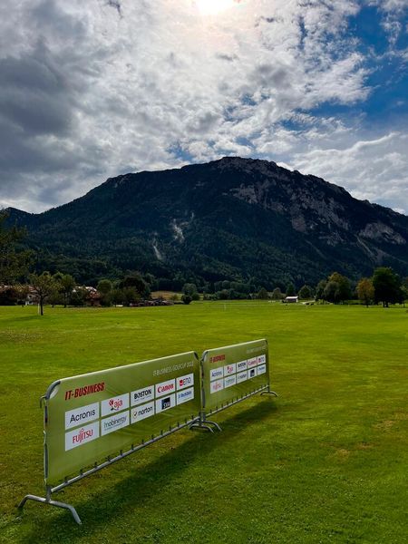 Der Platz ist gerichtet, das Wetter passt, das Turnier kann beginnen. (Bild: Vogel IT-Medien GmbH)