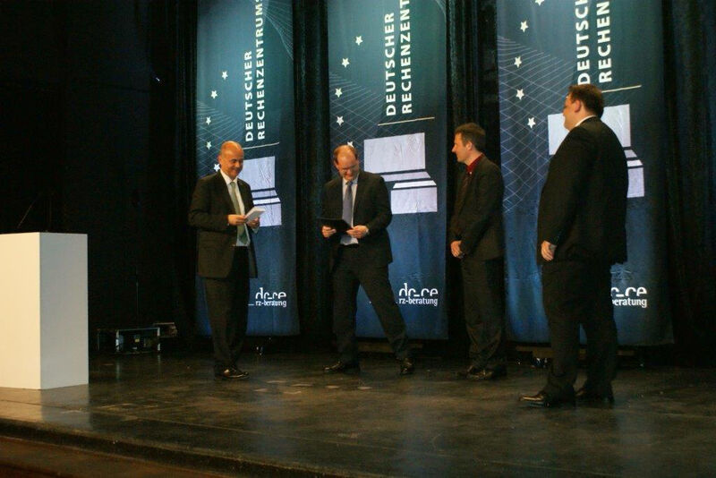 Auf Platz 1 wählten die Juroren die SAP AG, vertreten durch Michael Würth. Das Unternehmen hatte sich mit dem neuen Rechenzentrum in St. Leon-Rot beworben unter dem Titel 