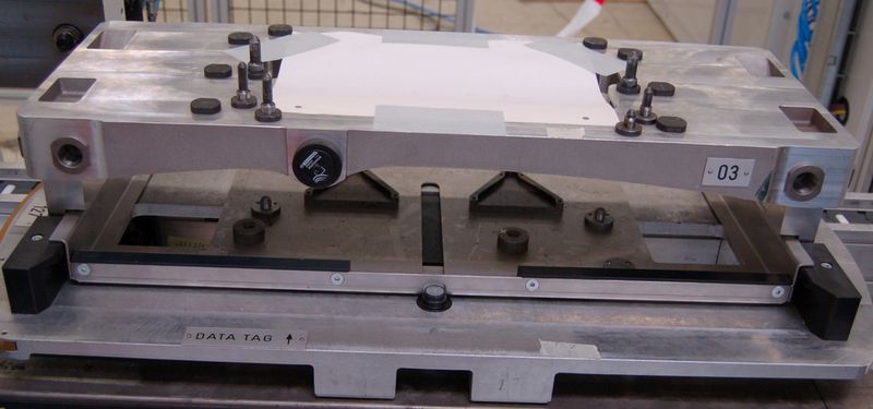 Ermöglicht unterschiedlichste Möglichkeiten beim Einbau: Adapterplatte mit scheibenförmigem RFID-Tag. (Archiv: Vogel Business Media)