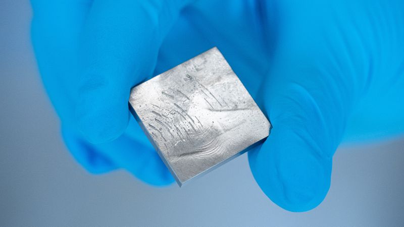 Der Zwilling dieser Probe befindet sich auf der Außenseite der ISS als Teil des „Sesame“-Experiments.(Bild:  Empa)