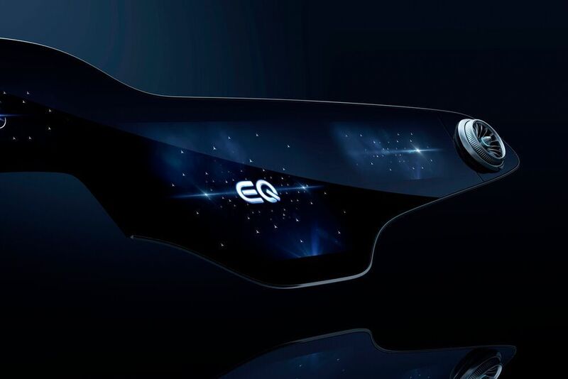 Im EQS bekommt auch der Beifahrer einen eigenen Bildschirm. (Daimler)
