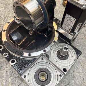 Eine der Herausforderungen bei der Getriebeauslegung war, dass der Motor vertikal eingebaut werden sollte und der Platz für das Getriebe somit begrenzt war.(Bild:  SPN)