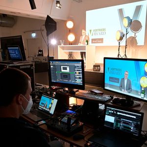 Die aufwendige Technik hinter der Verleihung, die per Facebook-Livestream übertragen wurde.(Bild:  J. Untch/Vogel Communications Group)