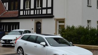 Ab kommenden Samstag (22. Oktober) steht der neue Volvo V90 bei den Händlern in Deutschland. (Michel / »kfz-betrieb«)