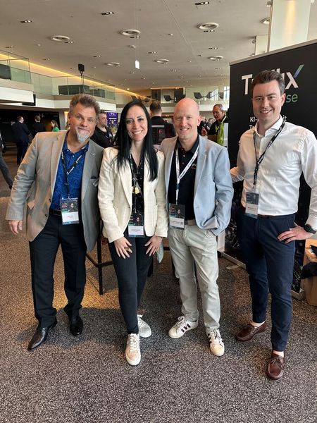 (v. l.) Peter Hilt und Andrea Pracher (Trellix) mit Benedikt Haeusler (Infinigate) und Matthias Bantleon (Systemhaus Ulm). (Bild: Vogel IT-Medien GmbH)