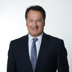 Rainer Lotz, Geschäftsführer der Renishaw- Gesellschaften in Deutschland, Österreich und der Schweiz: „Die Metav 2018 und die Additive Manufacturing Area bieten in Kombination mit der AM-Fachtagung einen idealen Rahmen zum Netzwerken mit vielen Anwendern und Firmen der Branche, denn nur zusammen kommen wir schneller voran. Wir sehen es als Rückenwind für die gesamte Branche an und freuen uns schon auf den Austausch.“ 