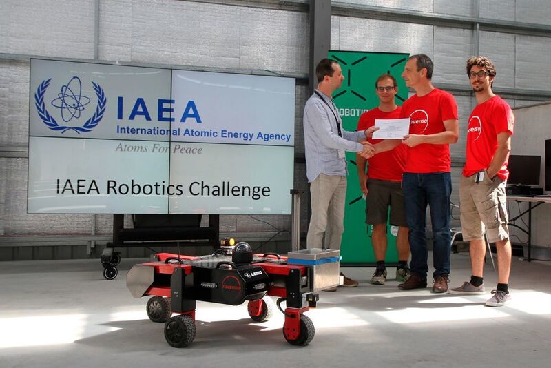 Rovenso a été primée en 2017 au concours Robotics Challenge de l'Agence internationale de l'énergie atomique (AIEA) à Brisbane, en Australie, un concours visant à identifier les robots qui pourraient aider les inspecteurs de l'AIEA dans leurs activités sur le terrain.  (Rovenso)
