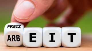 Arbeiten, um zu leben, oder leben, um zu arbeiten? Woran Sie Workaholism erkennen und was Sie dagegen tun können. (Bild: ©Fokussiert - stock.adobe.com)