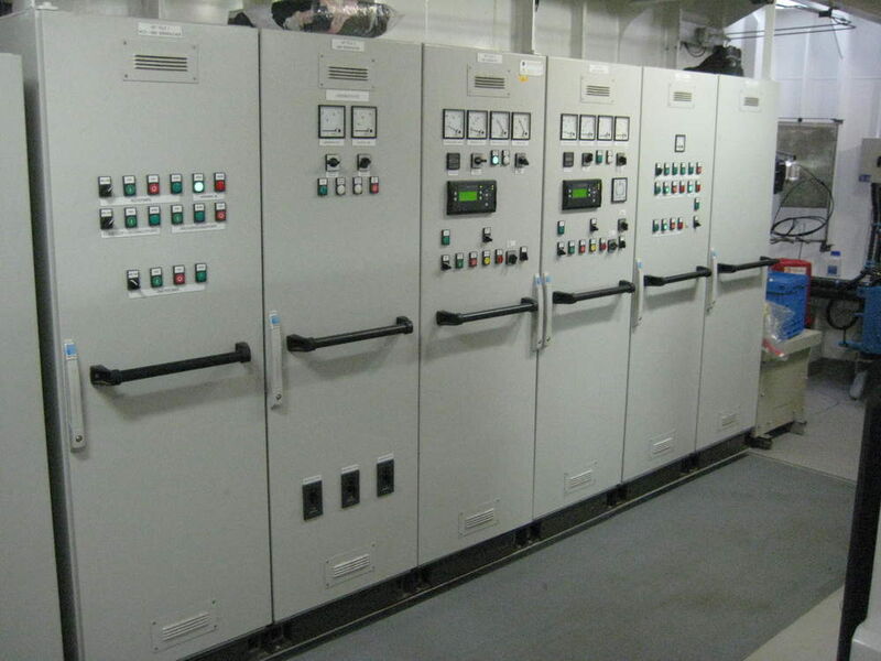 Hinter den Schaltschranktüren an Bord des Futura Carrier verbirgt sich auch das Kernstück der Schiffsautomation: die modularen Steuerungen MESLEC System Q von Mitsubishi Electric (Archiv: Vogel Business Media)