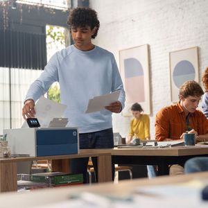 Mit bis zu 45 A4-Seiten pro Minute drucken die neuen Laserjet-Pro-Geräte. Im Duplex-Betrieb schaffen sie immer noch 20 doppelseitig bedruckte Blätter. (Bild: HP)