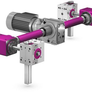 Die Verteilergetriebe stellen die Synchronität der Lifgo-Zahnstangengetriebe zueinander her, der Elektrogetriebemotor befindet sich in der Mitte.