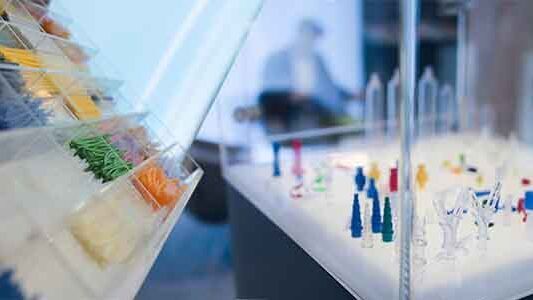 Die Masterflex Group medical solutions entwickelt und fertigt anspruchsvolle Verbindungs- und Schlauchsysteme aus Hochleistungs-Kunststoffen und -Geweben. (Bild:  Masterflex)