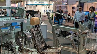 Sonderschau der letzten Messeausgabe «Photonik-Anwendungen in der Automobilbranche». (Messe München)