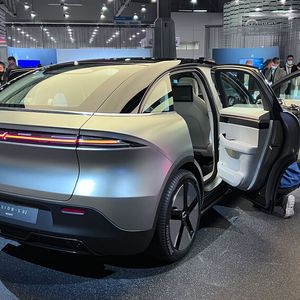 ... wollen Tech-Konzerne ihr Stück vom Kuchen in der Autoindustrie ab haben. So stellt Sony mit dem S-02 ein Auto im Stil des Tesla Model Y vor.(Bild:  sp-x)