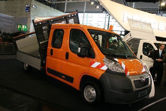 Peugeot hat mit dem Boxer Bison jetzt auch einen 3-Seiten-Kipper im Programm. (Archiv: Vogel Business Media)