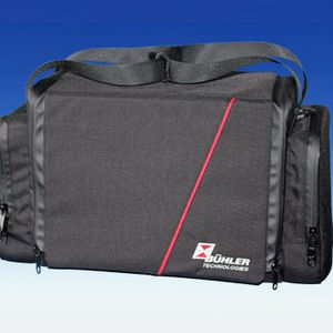 Verpackt in eine handliche Schultertasche, kann man das nur 6,8 kg schwere Gasaufbereitungssystem problemlos für Vergleichs- oder Stichprobenmessungen hoch hinauf transportieren.