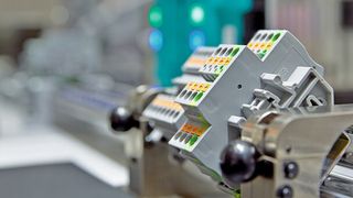 Bild 1: Erste praktische Ansätze des Konzepts Industrie 4.0 zeigt diese Clip-X-Anlage. (Bild: Phoenix Contact)