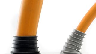 Kabeldurchführungstülle KEL-DPF von Icotek deckt mit sieben Baugrößen Leitungen mit einem Durchmesser von 3 mm bis 70 mm ab. Für die Größen M75 und M85 bietet der Hersteller Montagewerkzeug zum Festziehen der Kunststoff-Gegenmutter.  (Icotek)