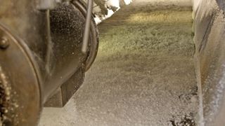 Production of butyl rubber: This process step shows the dehumidification of the rubber crumbs. (Picture: Lanxess)