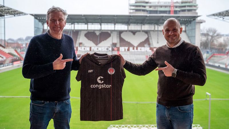 Bernd von Geldern, Geschäftsleiter Vertrieb des FC St. Pauli (links) und Martin Guse, Geschäftsführer der BDK (rechts) im Stadion des FC St. Pauli.(Bild:  BDK)