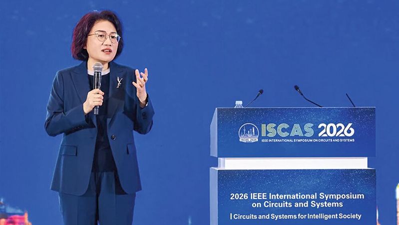 He Tingbo bei der erstmaligen Vorstellung des Tau-Prinzips von Huawei.(Bild:  Huawei)