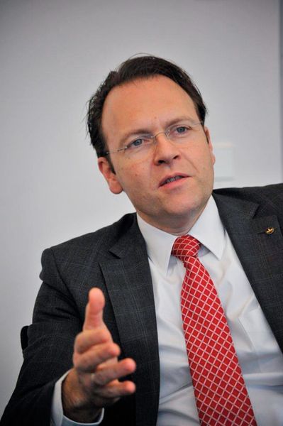 „2016 wollen wir in Europa 20.000 Einheiten, also Steuerungen, Roboter und Robomachines zusammengenommen, verkaufen”, erklärt Europa-Chef Olaf Gehrels. „Im vergangenen Jahr waren es 14.000.” (Bild: Foitzik)