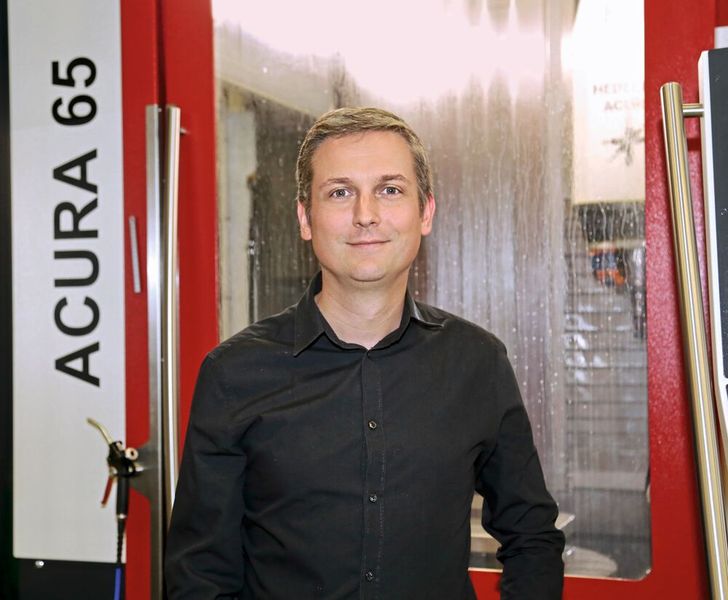 «Wir merken, dass wir mit der Acura 65 und dem Titanium 180 sehr konkurrenzfähig sind.» Bruno Tscharner, Eigentümer und Geschäftsführer Tscharner Mechanik AG. (Bild: Anne Richter, SMM)