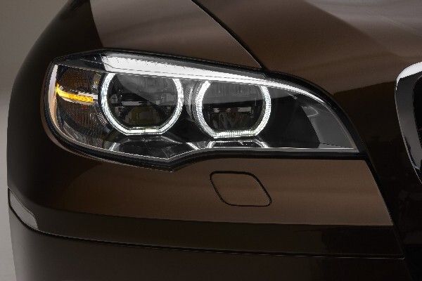 Der exklusive Status des X6 als Sports Activity Coupé wird durch gezielte Design-Modifikation und neue Ausstattungsmerkmale unterstrichen (Bild: BMW)